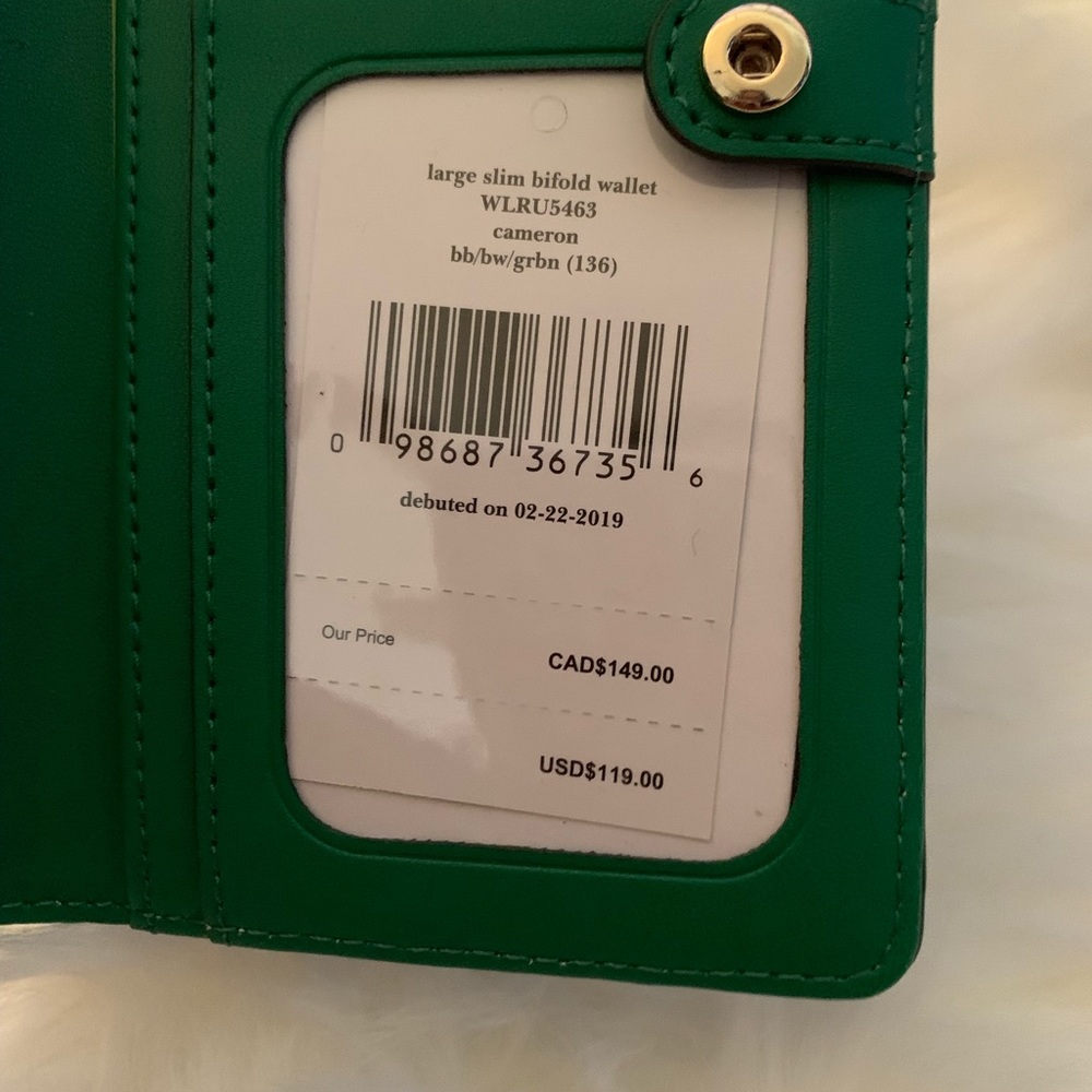 Sold!! Kate Spade Large Slim billfold - Picture 4 of 4